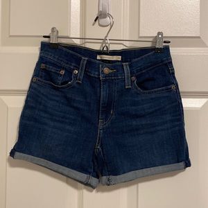 Levi’s Mid-length shorts